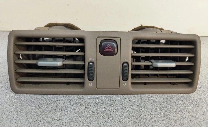 2005 Volvo XC90 centre air vent and recirculation