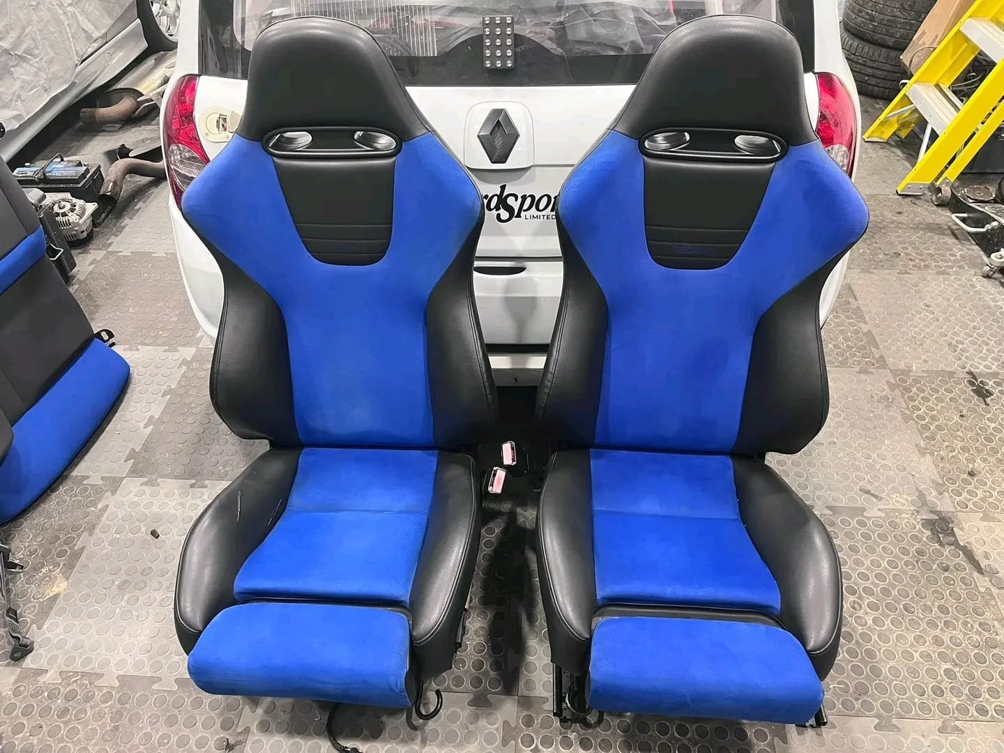 Recaro Trendline seats – Renault Mégane 2 RS 225 F1 Team (limited edition)