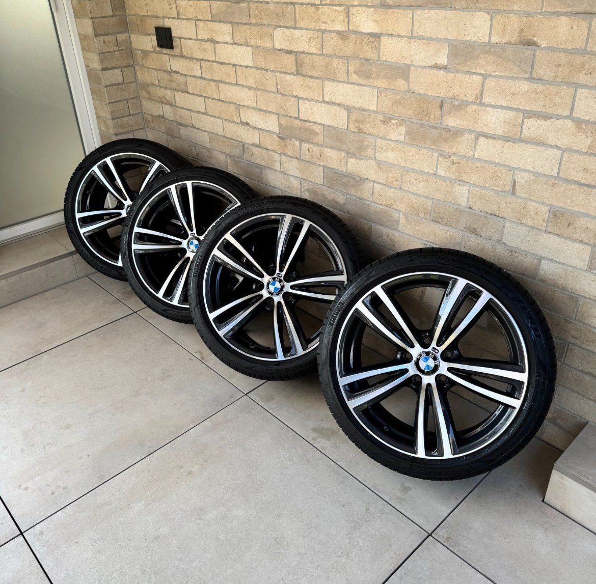Complete original BMW M442 19" wheel set