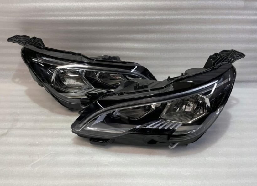 Peugeot 3008 headlight