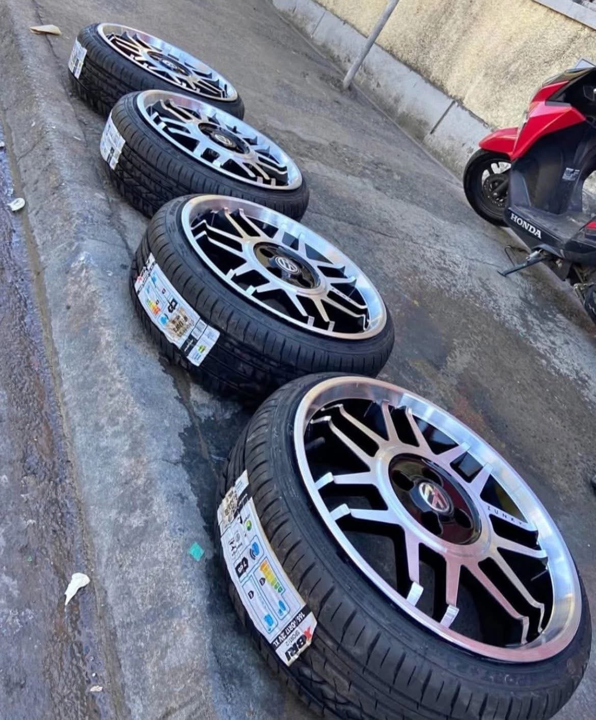 Zunky Snowflake 17” New – Ready to Assemble
