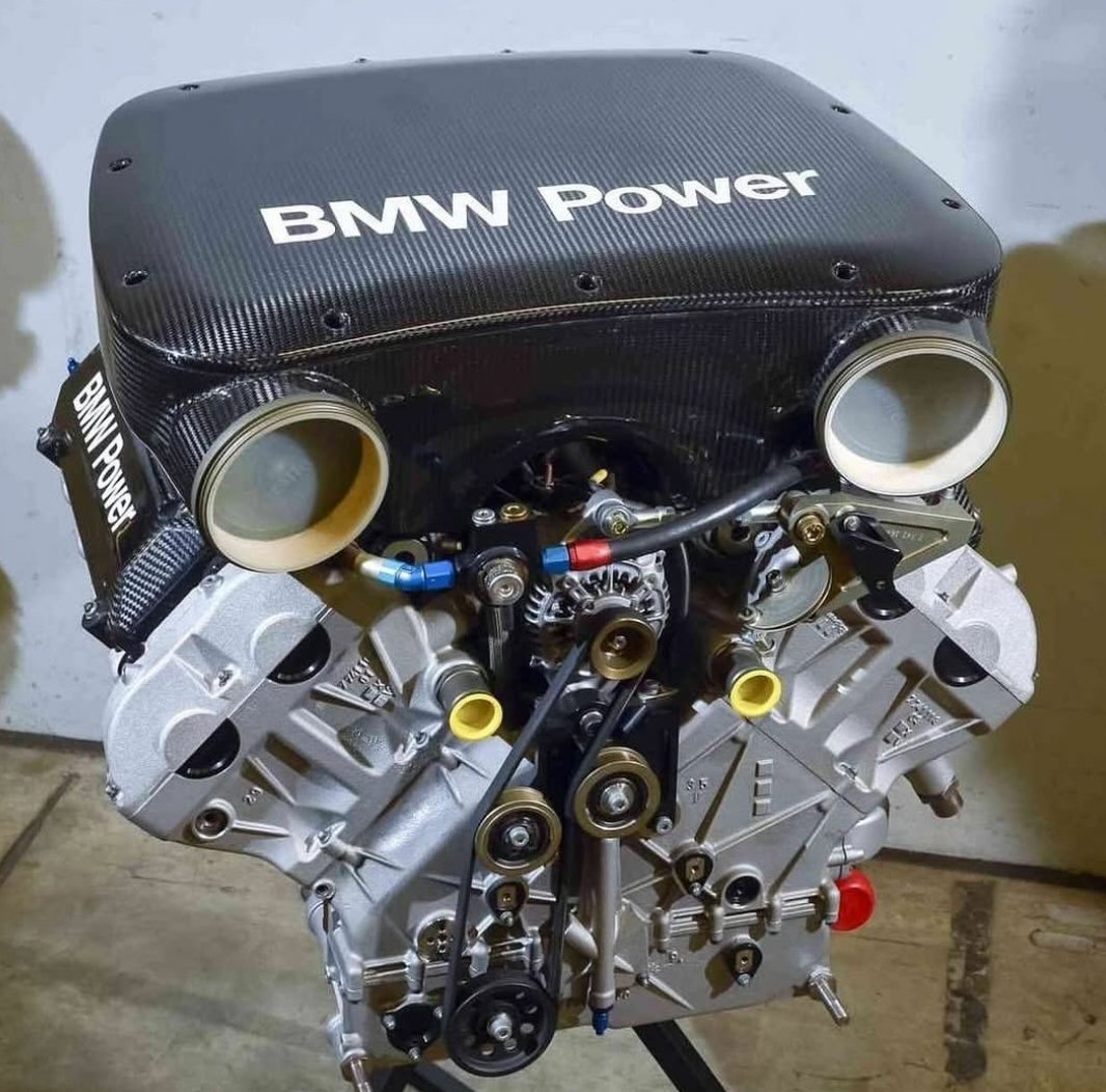 BMW P60B40 Legendary Engine - V8 4.0L Flat Crankshaft