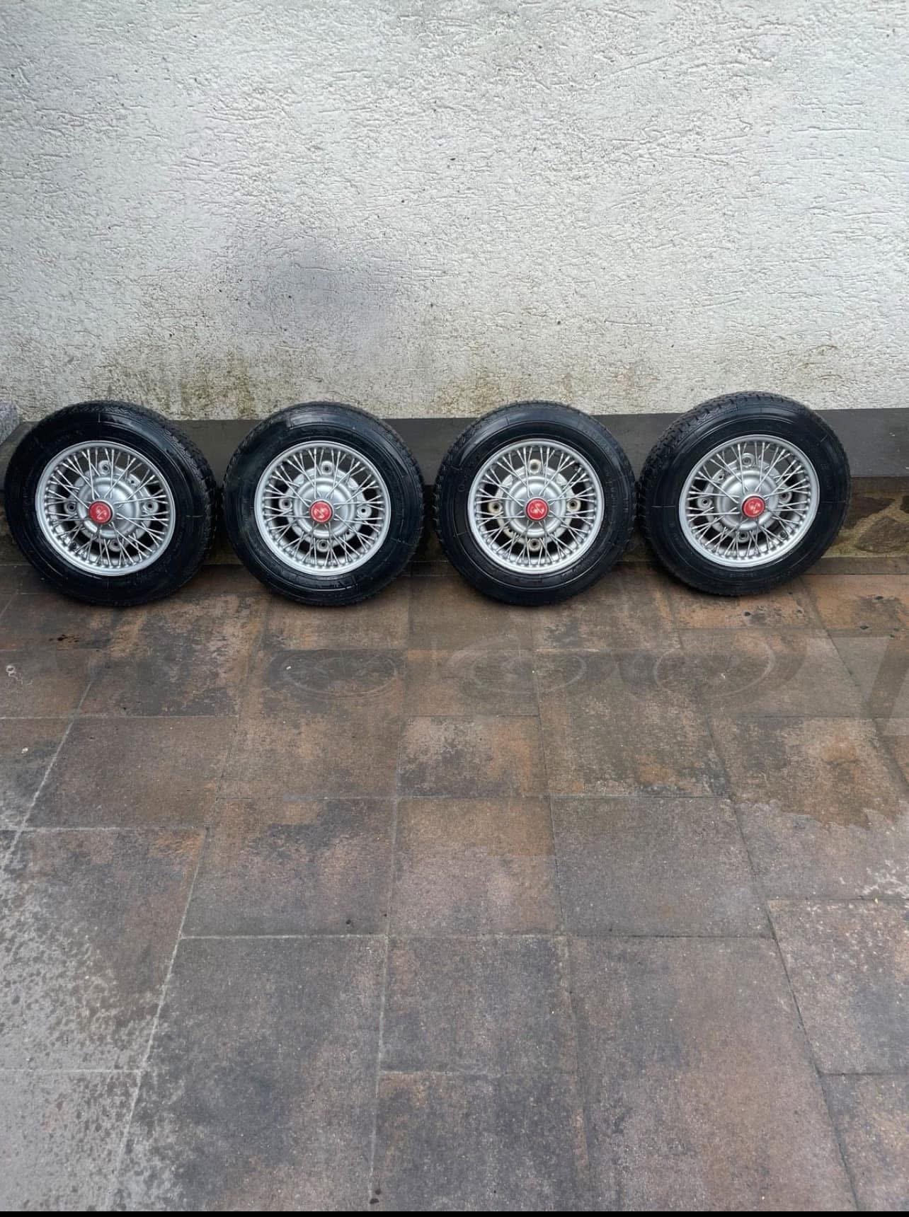 Fiat 500/Bianchina/126 vintage car Borrani alloy wheels rarity tires