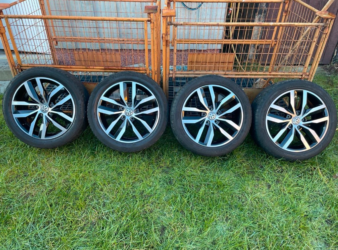 complete original VW Madrid wheels
