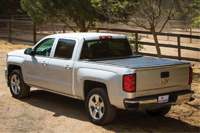 2024 GMC Canyon Tonneau Cover Pace Edwards